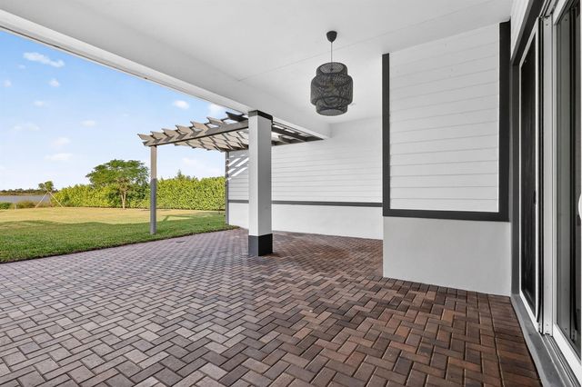 799 Hookline Circle, Loxahatchee, FL 33470