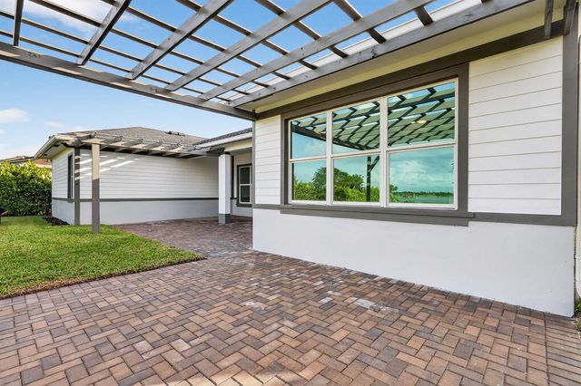 799 Hookline Circle, Loxahatchee, FL 33470