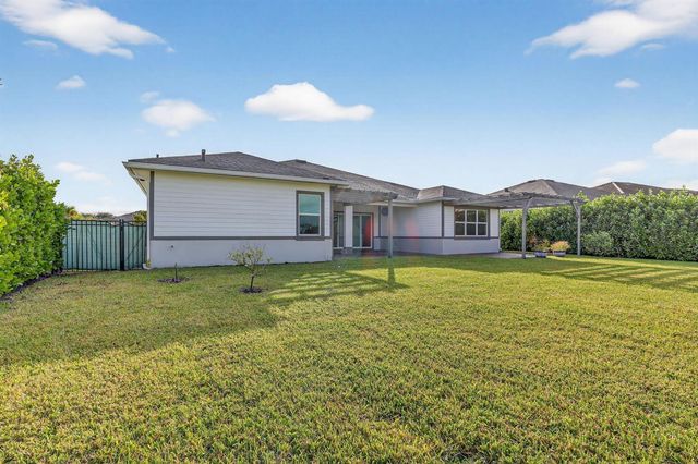 799 Hookline Circle, Loxahatchee, FL 33470