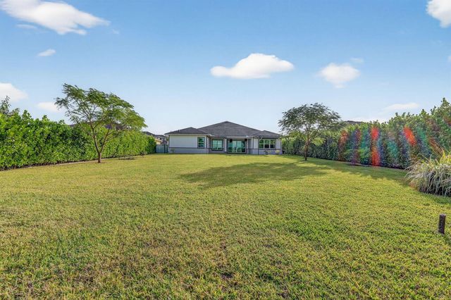 799 Hookline Circle, Loxahatchee, FL 33470