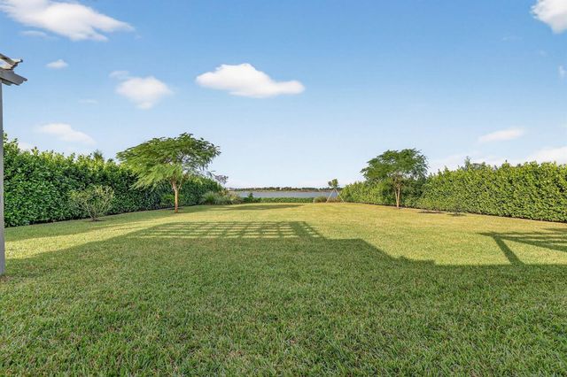 799 Hookline Circle, Loxahatchee, FL 33470