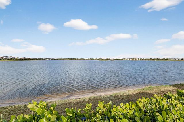 799 Hookline Circle, Loxahatchee, FL 33470