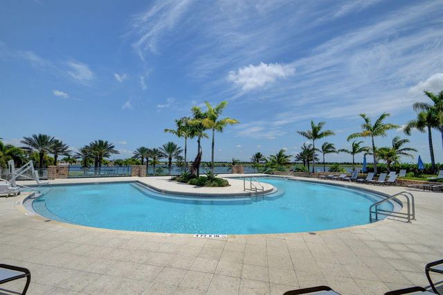 799 Hookline Circle, Loxahatchee, FL 33470