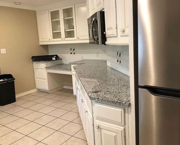 201 Brookside Drive W, Bryan, TX 77801