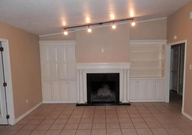 201 Brookside Drive W, Bryan, TX 77801
