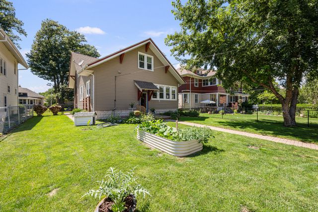 2221 RIPLEY Street, Davenport, IA 52803