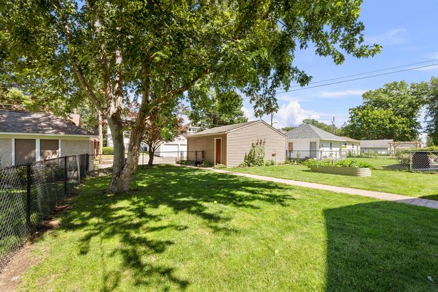 2221 RIPLEY Street, Davenport, IA 52803