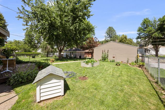 2221 RIPLEY Street, Davenport, IA 52803