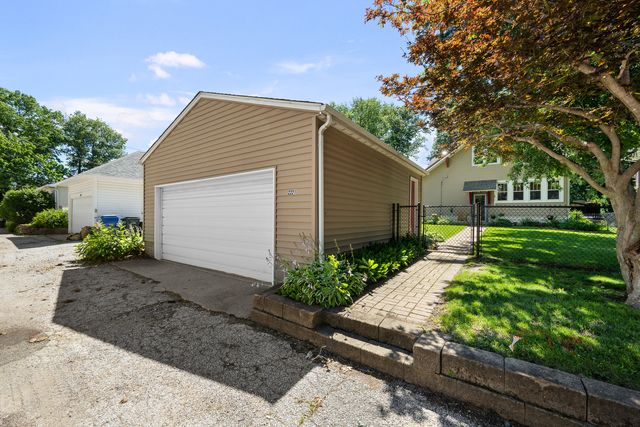 2221 RIPLEY Street, Davenport, IA 52803