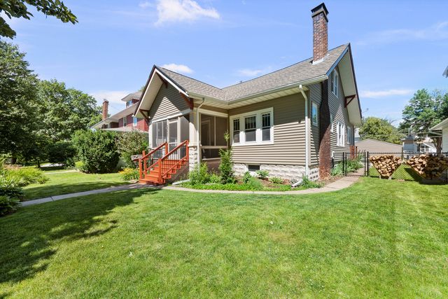 2221 RIPLEY Street, Davenport, IA 52803