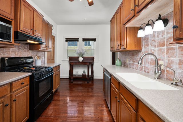 2221 RIPLEY Street, Davenport, IA 52803