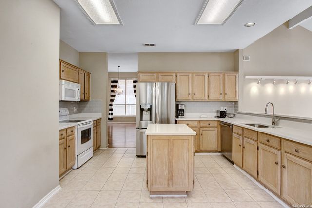 6438 Lost Holly, San Antonio, TX 78240