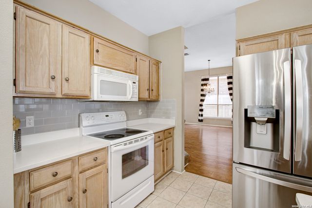 6438 Lost Holly, San Antonio, TX 78240