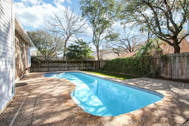 6438 Lost Holly, San Antonio, TX 78240