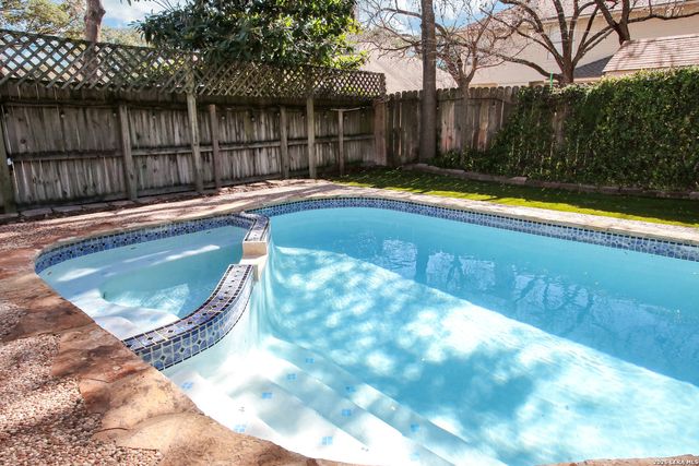 6438 Lost Holly, San Antonio, TX 78240