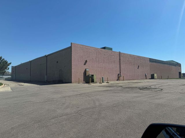 35630 Van Dyke Avenue, Sterling Heights, MI 48312