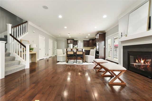 154 Sweetbriar Village Trl, Mt Washington, PA 15211