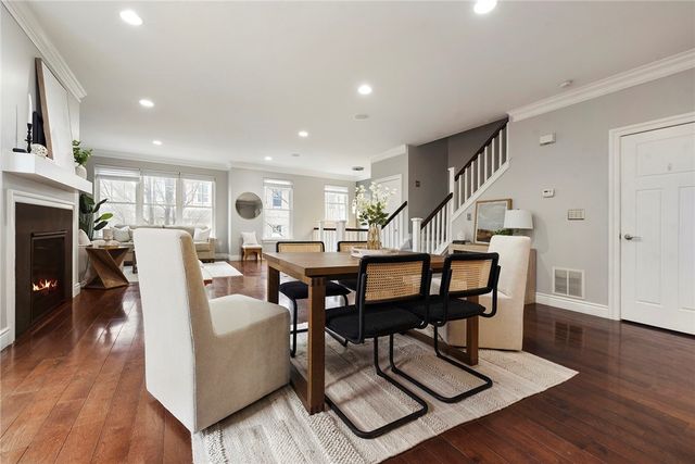 154 Sweetbriar Village Trl, Mt Washington, PA 15211