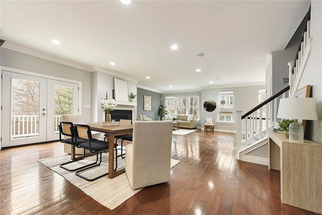 154 Sweetbriar Village Trl, Mt Washington, PA 15211