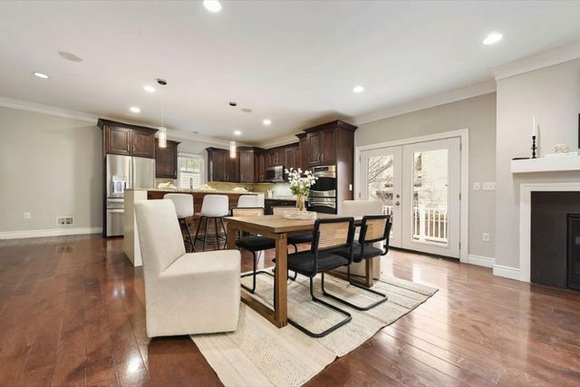 154 Sweetbriar Village Trl, Mt Washington, PA 15211