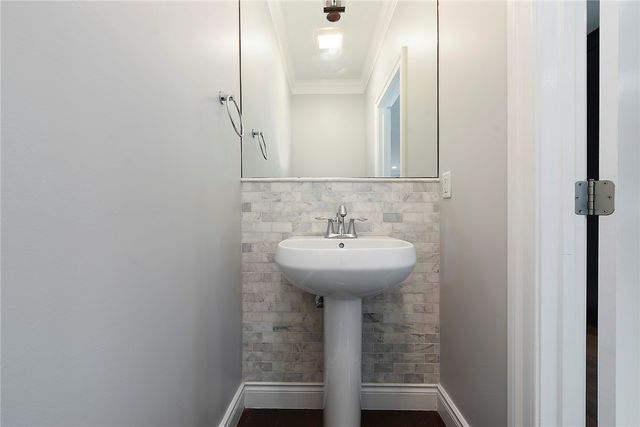 154 Sweetbriar Village Trl, Mt Washington, PA 15211