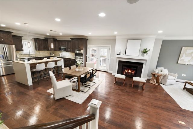 154 Sweetbriar Village Trl, Mt Washington, PA 15211