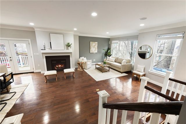 154 Sweetbriar Village Trl, Mt Washington, PA 15211