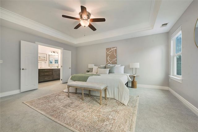 154 Sweetbriar Village Trl, Mt Washington, PA 15211