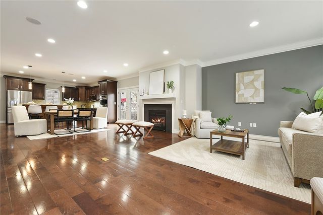 154 Sweetbriar Village Trl, Mt Washington, PA 15211