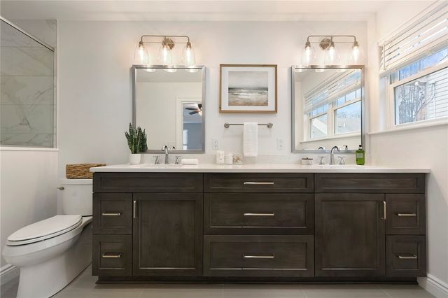 154 Sweetbriar Village Trl, Mt Washington, PA 15211