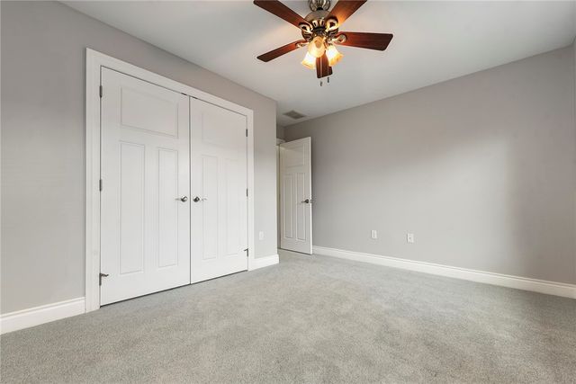 154 Sweetbriar Village Trl, Mt Washington, PA 15211