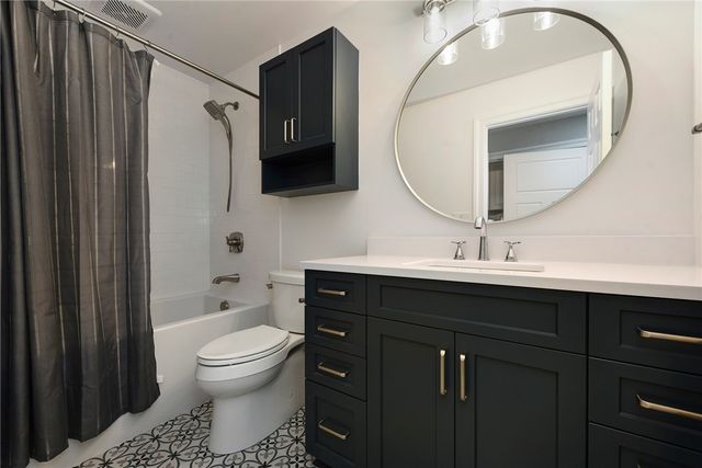 154 Sweetbriar Village Trl, Mt Washington, PA 15211