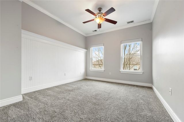 154 Sweetbriar Village Trl, Mt Washington, PA 15211