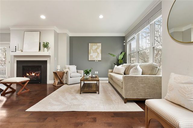 154 Sweetbriar Village Trl, Mt Washington, PA 15211