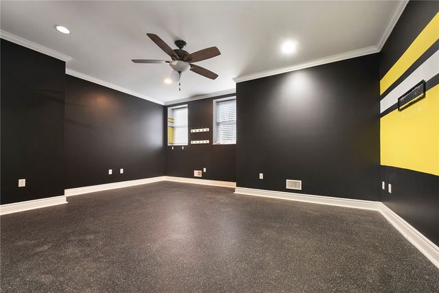 154 Sweetbriar Village Trl, Mt Washington, PA 15211