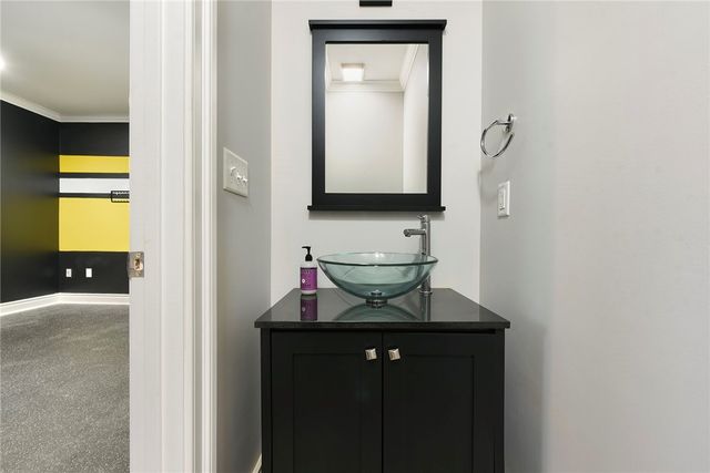 154 Sweetbriar Village Trl, Mt Washington, PA 15211