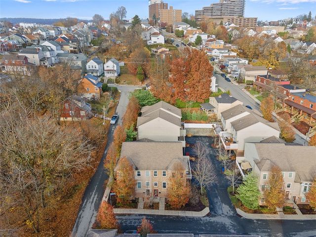 154 Sweetbriar Village Trl, Mt Washington, PA 15211