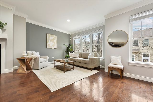 154 Sweetbriar Village Trl, Mt Washington, PA 15211