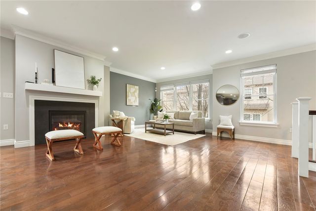 154 Sweetbriar Village Trl, Mt Washington, PA 15211