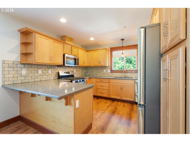 349 W MAIN St, Hillsboro, OR 97123