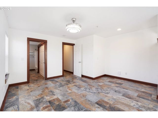 349 W MAIN St, Hillsboro, OR 97123