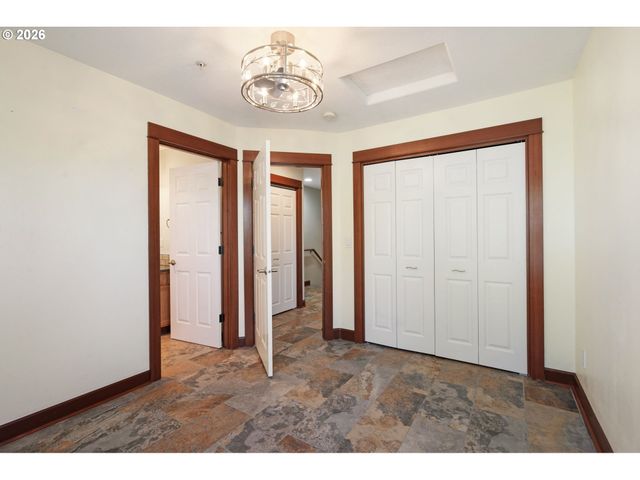 349 W MAIN St, Hillsboro, OR 97123