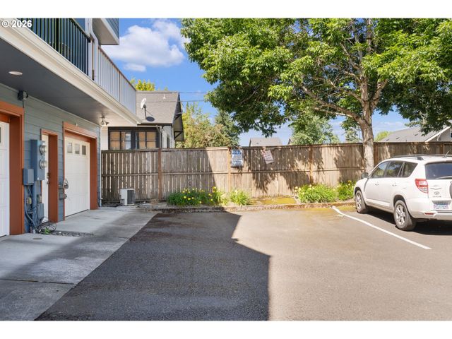 349 W MAIN St, Hillsboro, OR 97123