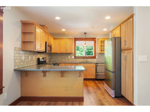 349 W MAIN St, Hillsboro, OR 97123