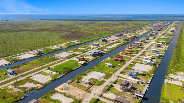1123 Mabry, Gilchrist, TX 77617