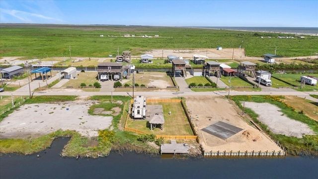 1123 Mabry, Gilchrist, TX 77617