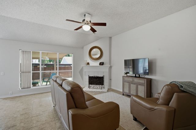 214 Branch Bend, Euless, TX 76039