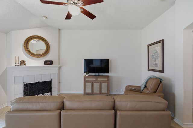 214 Branch Bend, Euless, TX 76039