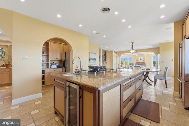 2292 LAKE DR, Pasadena, MD 21122