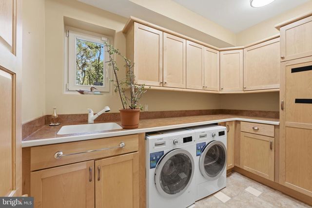 2292 LAKE DR, Pasadena, MD 21122
